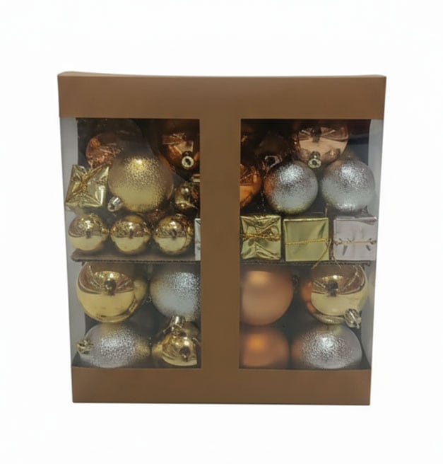 Set da 60 palline natalizie oro e argento Ø4/5/6 cm in PVC resistente. Finiture lucide e glitterate per un Natale elegante e raffinato. Prezzo: €18,00.